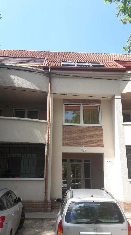 Gabica Apartman Debrecen Exterior foto